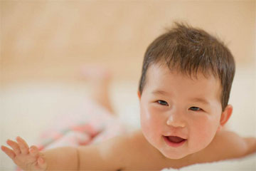 何姓男寶寶取名寶典：精選好名，寓意深遠