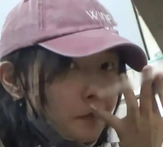 煙酒不離身，深夜聚餐照片曝光，白百何名字打分，解析