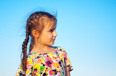 女孩取名：張姓有詩意的女孩名字，詩意滿滿的優雅選擇