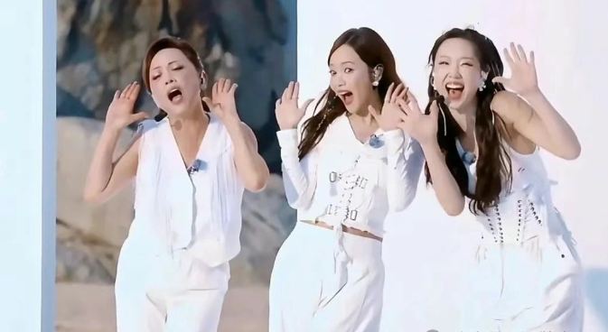 侯佩岑姓名測試打分,解析